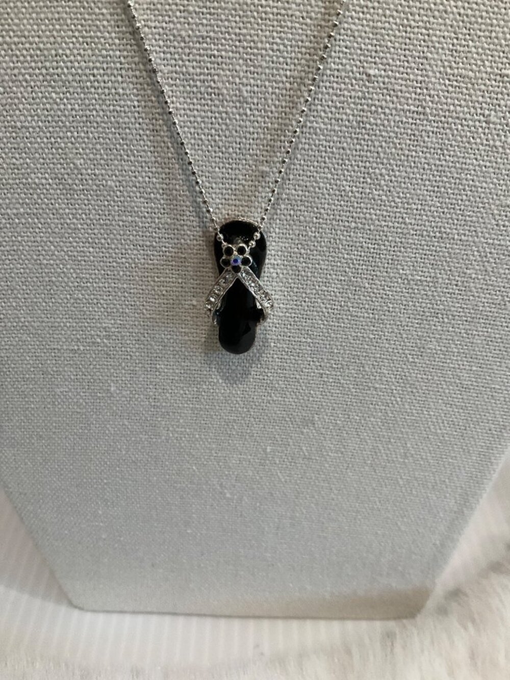 Hawaii Crystal Rhinestone Flip Flop Necklace in Black - Picture 2 of 3